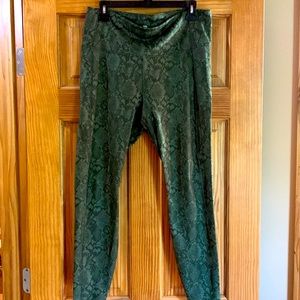 Green pocket leggings
